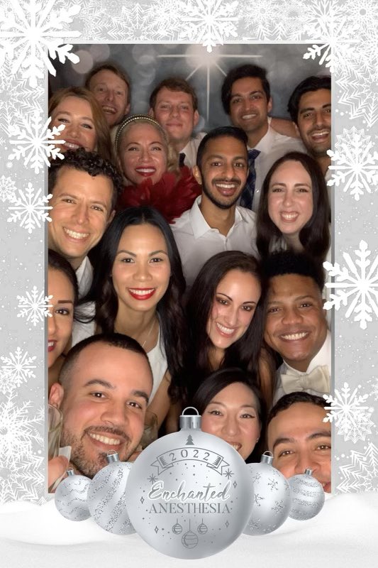 CCFloridaAnes's tweet photo. How many residents can fit in a single photo booth? Residents and attendings ringing in December at the annual holiday party ✨ https://t.co/sV9xeAXR1c