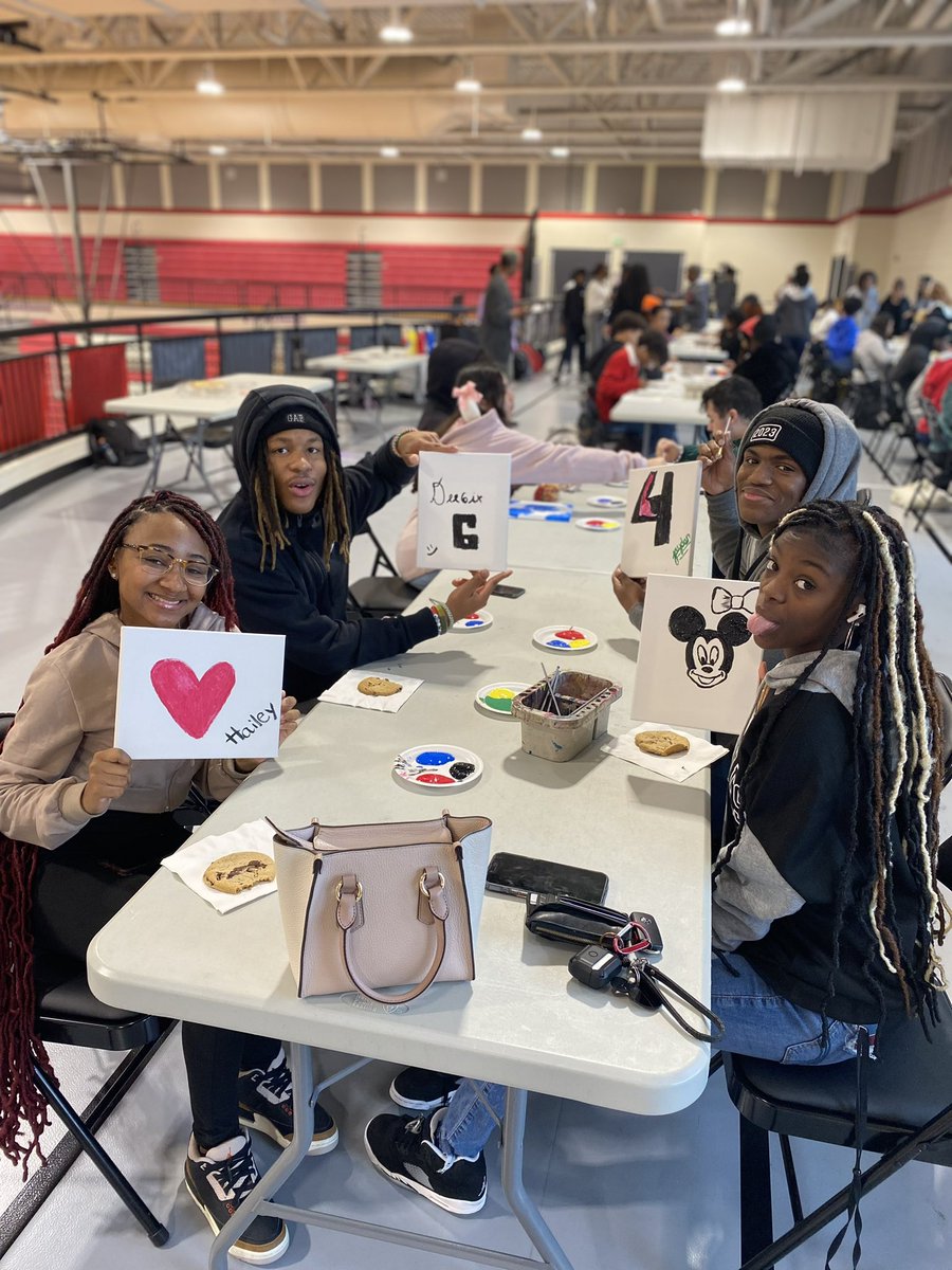 Porschia Meadows, Ph.D. (@drpmeadows) on Twitter photo (1) Dad sandals are a thing (2) Small treats make a huge impact (3) Kids, no matter how old, love to paint <a href="/WestwoodStuGov/">Westwood StuCo‼️</a> #WOW2022 (1) Dad sandals are a thing (2) Small treats make a huge impact (3) Kids, no matter how old, love to paint <a href="/WestwoodStuGov/">Westwood StuCo‼️</a> #WOW2022