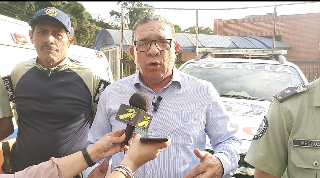 josemorales_ad's tweet photo. Con el despliegue de más de 200 funcionarios, entre Protección Civil y el Instituto Autónomo de la Policía municipal de Carrizal (PoliCarrizal), este lunes se dio   inicio al Operativo Navidad Segura 2022. 
CARRIZAL TRABAJO Y SOLUCIÓN https://t.co/XEwSJKWhTo