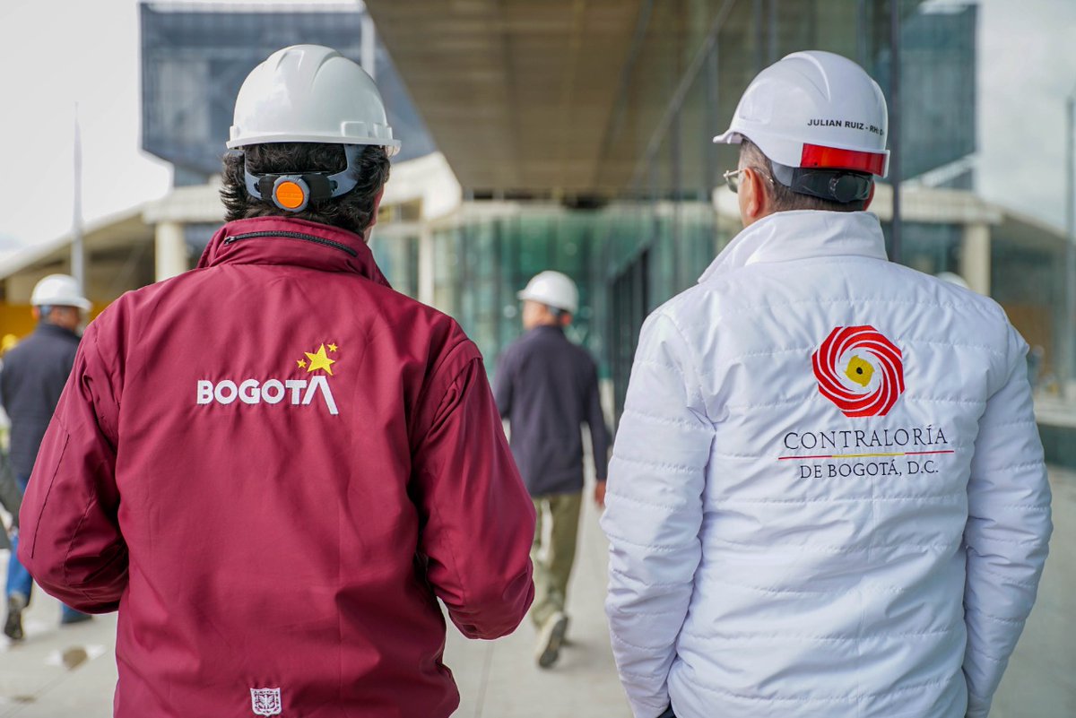 El secretario <a href="/anibalfds/">Aníbal Fernández de Soto</a> recorrió junto con el contralor Julián Mauricio Ruiz de <a href="/ContraloriaBta/">Contraloría de Bogotá D.C</a> las nuevas instalaciones del Comando de #MEBOG, para realizar seguimiento al avance de la obra, como parte del acompañamiento que ha adelantado el ente de control.