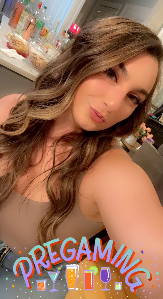 picsbycami's tweet photo. @i_lov_feet3 Dm me babe https://t.co/NKSmBsUGVC