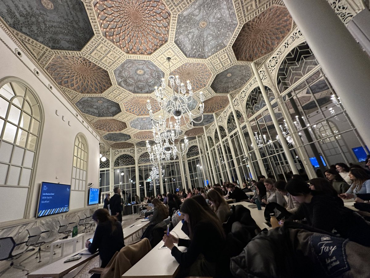 simonedisomma's tweet photo. What a crowded room at @LuissBusiness for the kickoff event of the brand new edition of the #DataGirl program! 👧⚡️

Kudos to all the young professionals!

Thanks @flvventurini for the invitation! https://t.co/2NA3P57J2Q