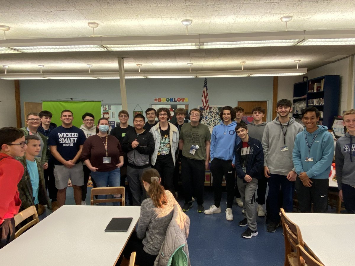 Taramauer's tweet image. OHS Computer Science Honor Society students spent an hour with interested students at OMS this afternoon as they shared what makes CS a great high school pathway to pursue! #HourOfCode2022 #OHSCSHS #OHSMath #ThisIsOSD @Mr_BCrofts @OMS_NY @OSchoolsPR @DianeProvvido