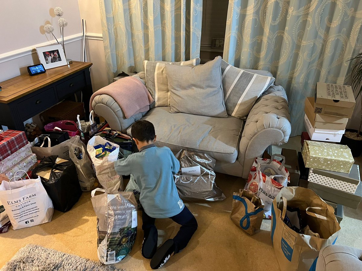 sewadaynotts's tweet photo. Our elf is busy sorting the donations by @Edwaltonprimary staff, parents and children. Thank you so much :) https://t.co/asftBh6fqb