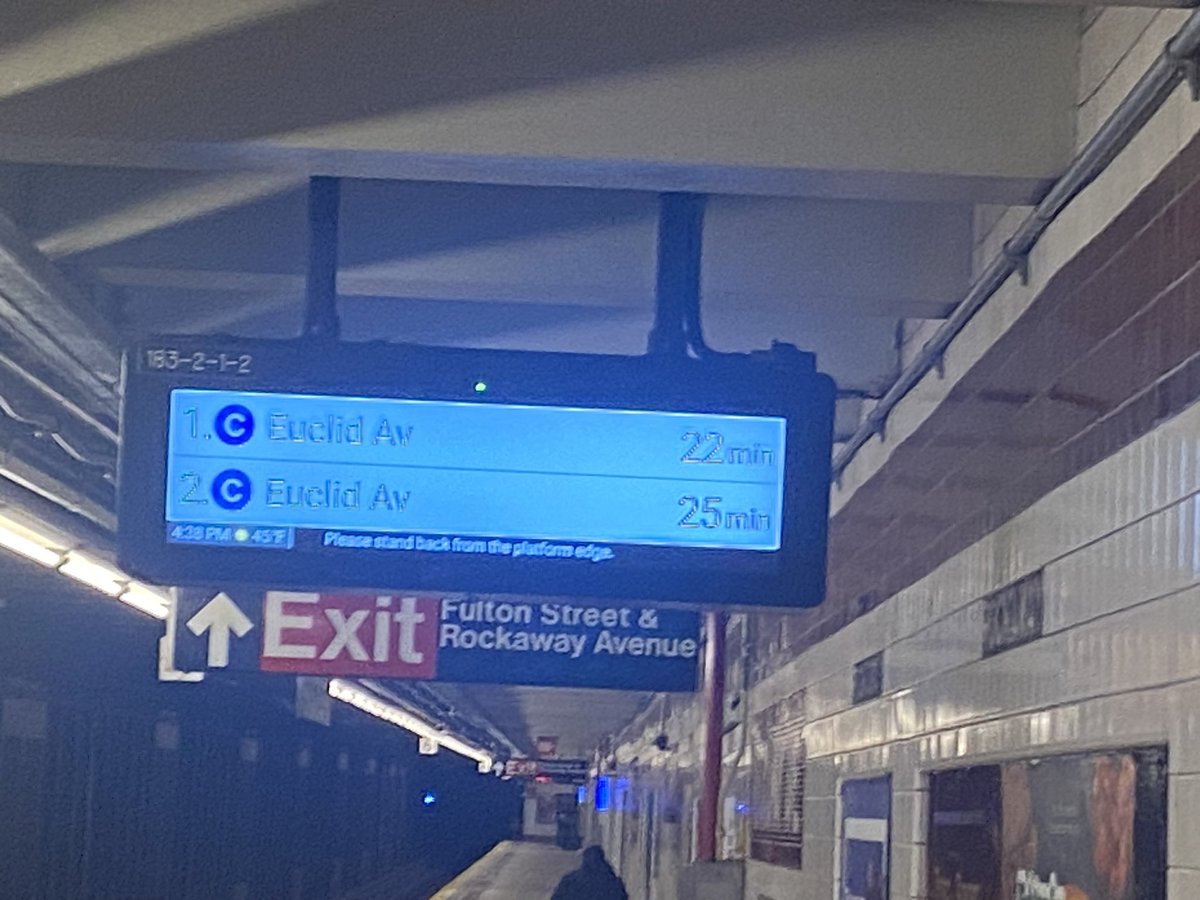 paultrust's tweet photo. @NYCTSubway @RidersAlliance seriously, why do I even bother.
#sixminuteservice https://t.co/TAje0IyLsa