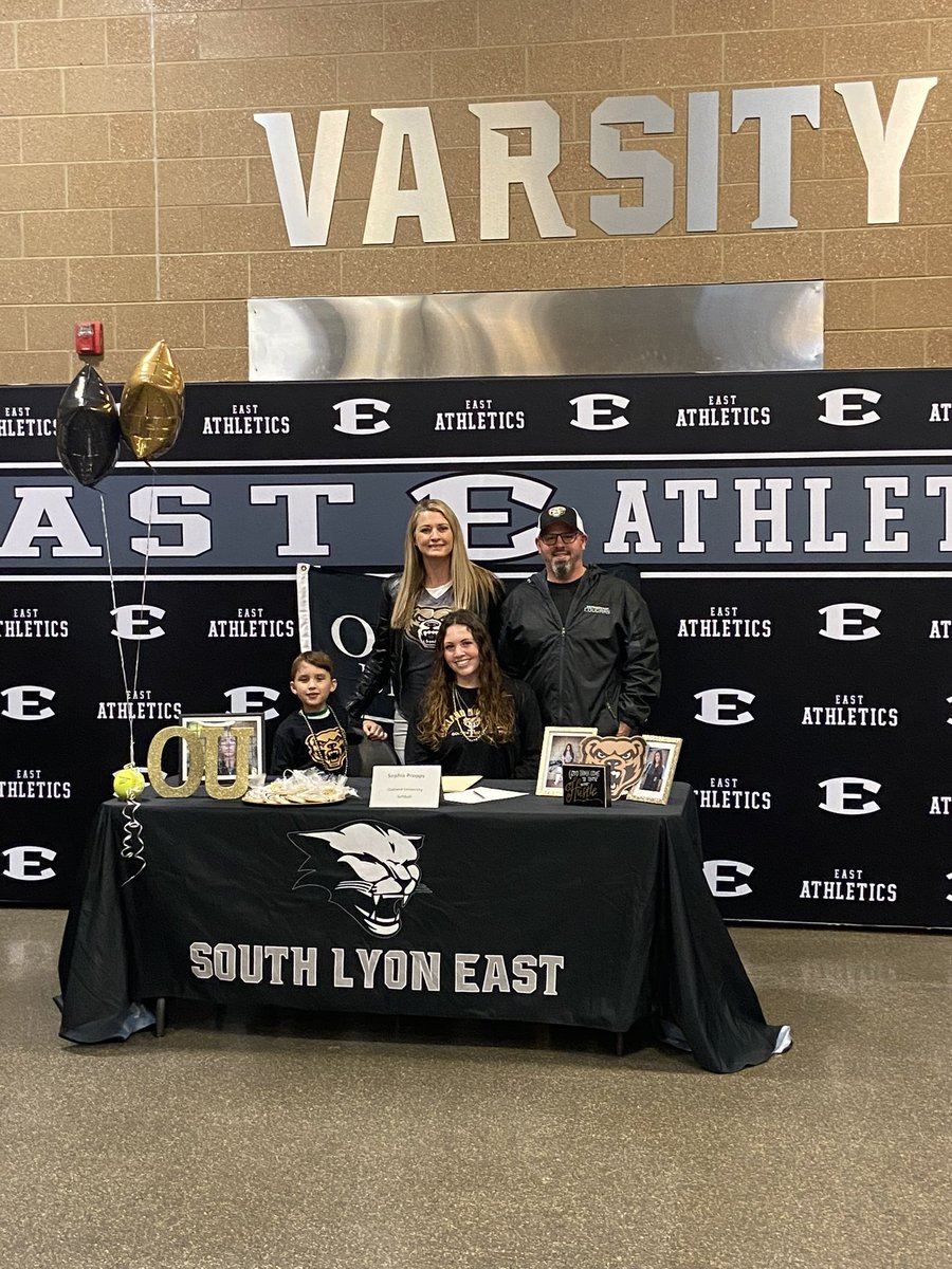 ProppsSophia's tweet photo. Officially became a grizzly today!! So excited for what my future at Oakland is going to look like. Thank you to everyone who came and supported me at my signing.🐻💛 @CoachLaurenKarn @OaklandSoftball https://t.co/0ep1chF3yM