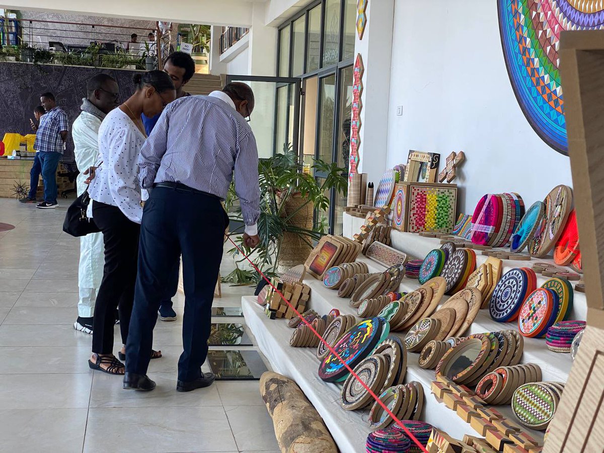 AlebelDestaCAE's tweet photo. Zigzag space:soft opening
This is a day our team has been waiting for for a long time. Thank you all for coming and supporting us. And all who have been with us through our journey. 

Zigzag is an arts and crafts space that is aspiring to be an inspiration for the creative world. https://t.co/u8mCxO5vOD