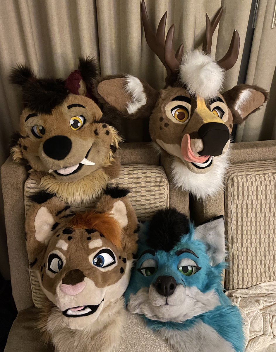 End of #MFF2022, it was amazing!
With @lomethoron <a href="/ParsecIsOP/">Parsec 🦌 DVX</a>   <a href="/Oliverkitsune/">Oliver✨️🎶</a> <a href="/KelrynCaulder/">Kelryn™️💤</a> <a href="/WinterTheCollie/">Winter</a> and <a href="/watauga_/">Watauga</a>