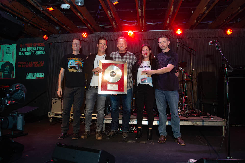 LawRocksGlobal's tweet image. The Third Annual Law Rocks Phoenix was Thursday night! Congratulations to Fuelit of May, Potenza, Baran &amp;amp; Gillespie for taking home the overall win and to Retro_Active of @GDMS, @FennemoreCraig and Potomac Law Group for your Judges' Choice win!

#lawrocks #alicecooper #solidrock