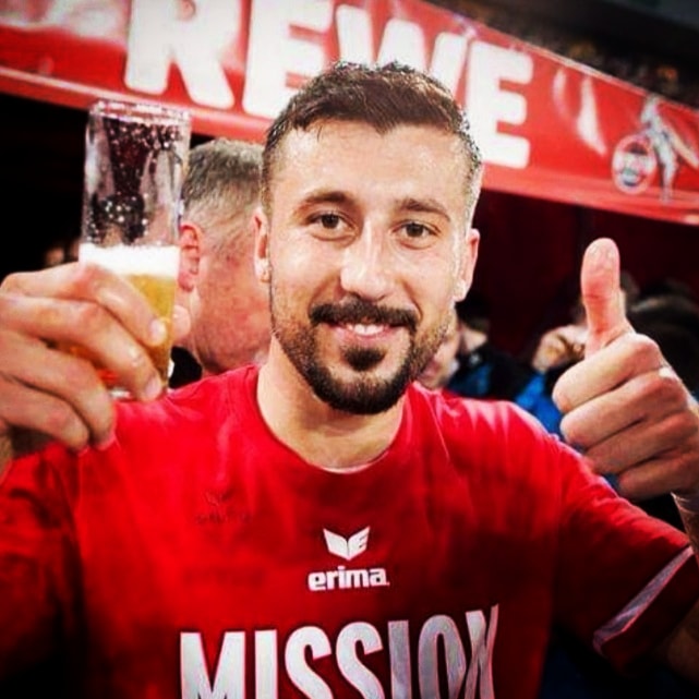 generation_dsf's tweet photo. #Bier weg, #Hoffnung wieder da. 🔴⚪🍺👍
#effzeh #fcköln #fckölle #köln #kölle #cologne #colonia #rutunwiess #fußball #nationalmannschaft #maroh #kölsch #beer #prost #cheers #lecker #bierhoff #dfb https://t.co/nxja5icrCY