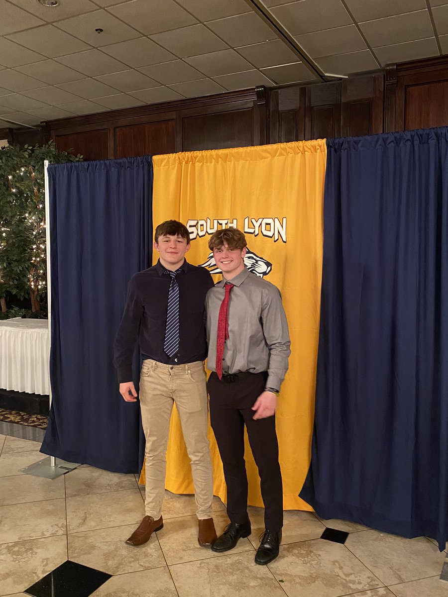 TommyDonovan2023 (@tdonovan2023) on Twitter photo SL22 Banquet. Honored to receive the team MVP, OPOY, and Golden Lion Award, but most grateful for my teammates and life long friendships! Thank You
<a href="/HEDslhsfootball/">South Lyon Football</a> SL22 Banquet. Honored to receive the team MVP, OPOY, and Golden Lion Award, but most grateful for my teammates and life long friendships! Thank You
<a href="/HEDslhsfootball/">South Lyon Football</a>