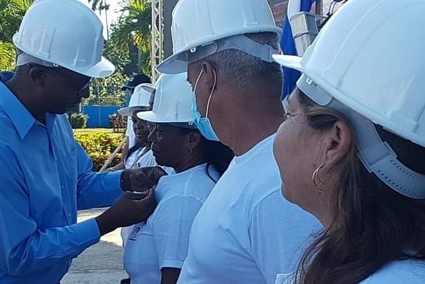 Radio_COCOnline's tweet photo. #RevoluciónEsConstruir 🇨🇺 Realizan acto por el #DíadelConstructor en el municipio #Boyeros

La ceremonia tuvo por sede el Complejo Industrial Laboratorios Biológico Farmacéuticos Habana, más conocido como Labiofam. La ampliación 👇 
https://t.co/nah8JWRdde

✍️ @Abel7512 https://t.co/sNYxMaSLH4