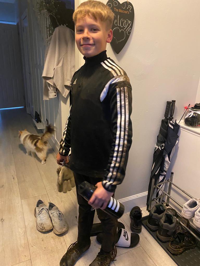 dawnmaciver3's tweet photo. Mud, mud, glorious mud …
Life is best when messy 🧤 ⚽️ https://t.co/e3magQrDvX