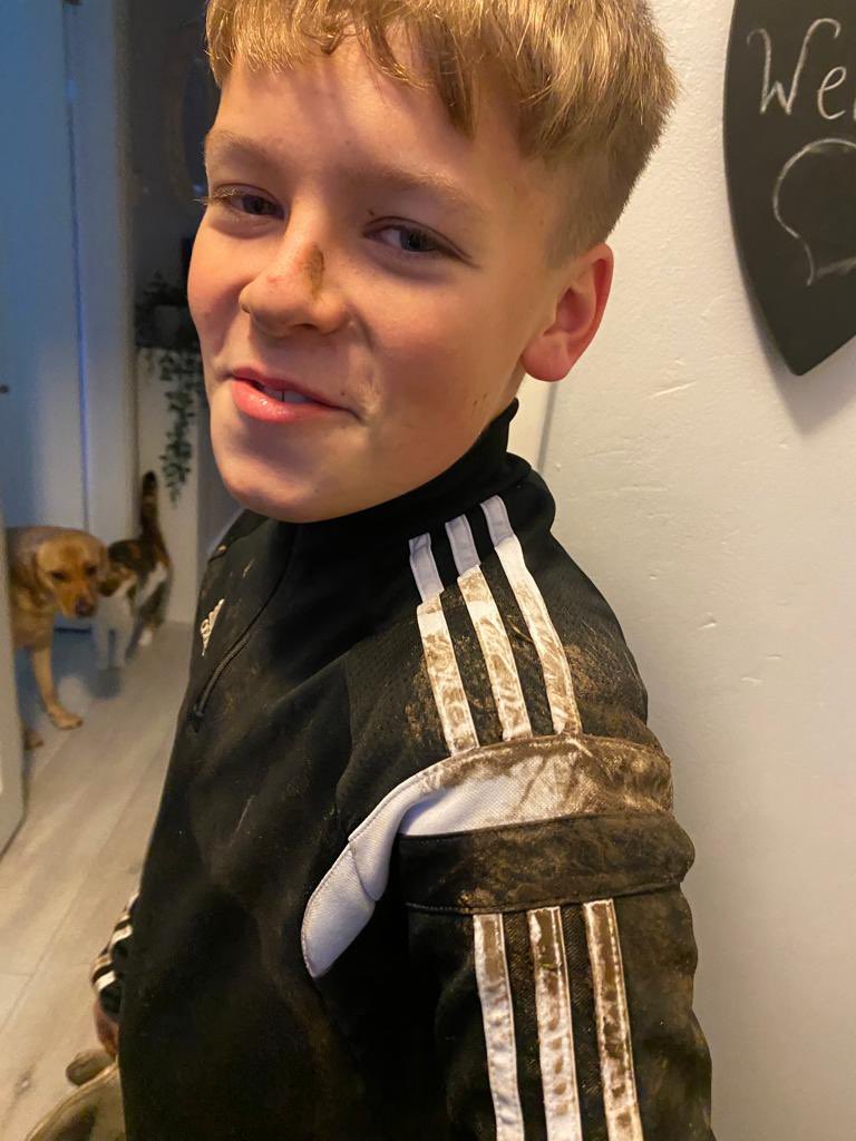 dawnmaciver3's tweet photo. Mud, mud, glorious mud …
Life is best when messy 🧤 ⚽️ https://t.co/e3magQrDvX