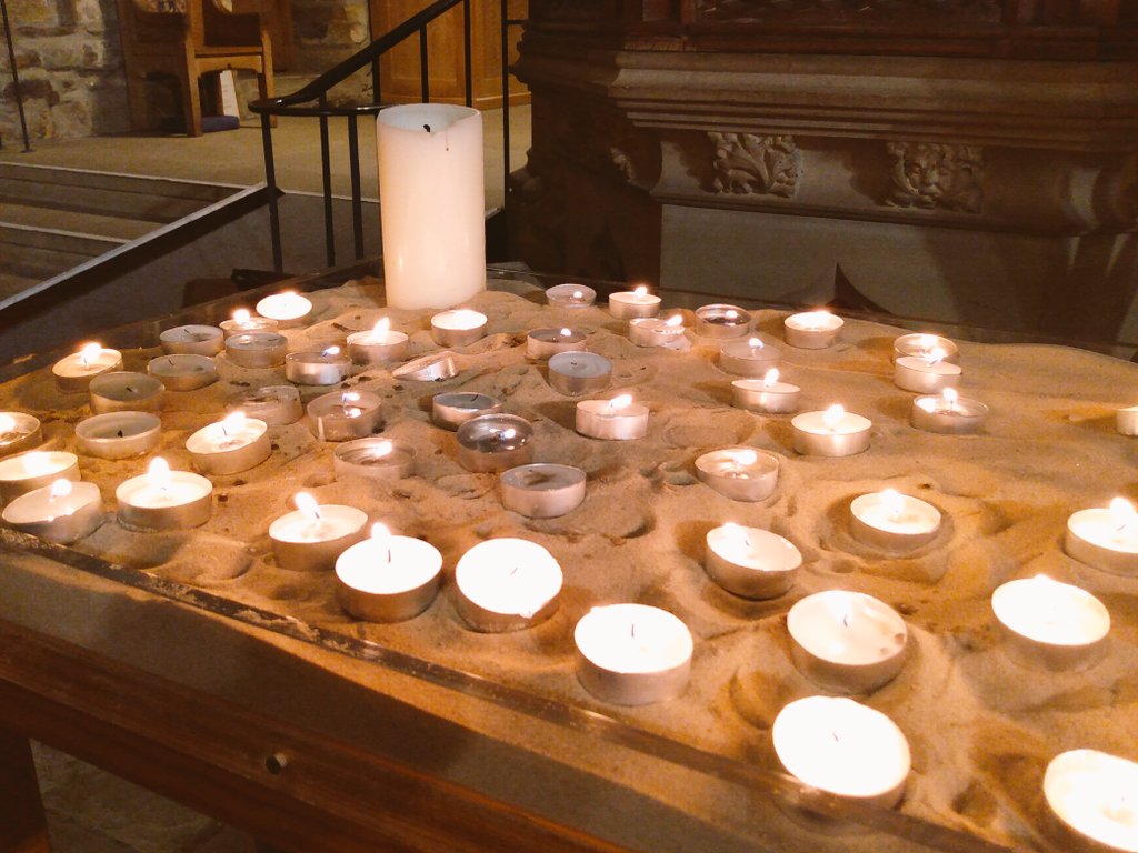 CharlotteRevil5's tweet photo. An amazing evening @Bfdcathedral for tonight's lights to remember service for @BradfordHospice thank you to everyone involved https://t.co/K0mOzWHCxW