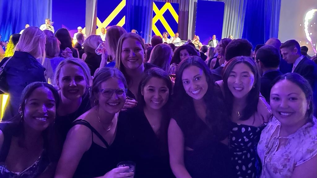 EmilyLinMD's tweet image. Equally important theme: daytime nerding out followed by nighttime hangouts with @AAGL @FMIGS1 @UTSW_ObGyn @NU_ObGynRes mentors, teachers, colleagues and friends 🥳 (2/2)