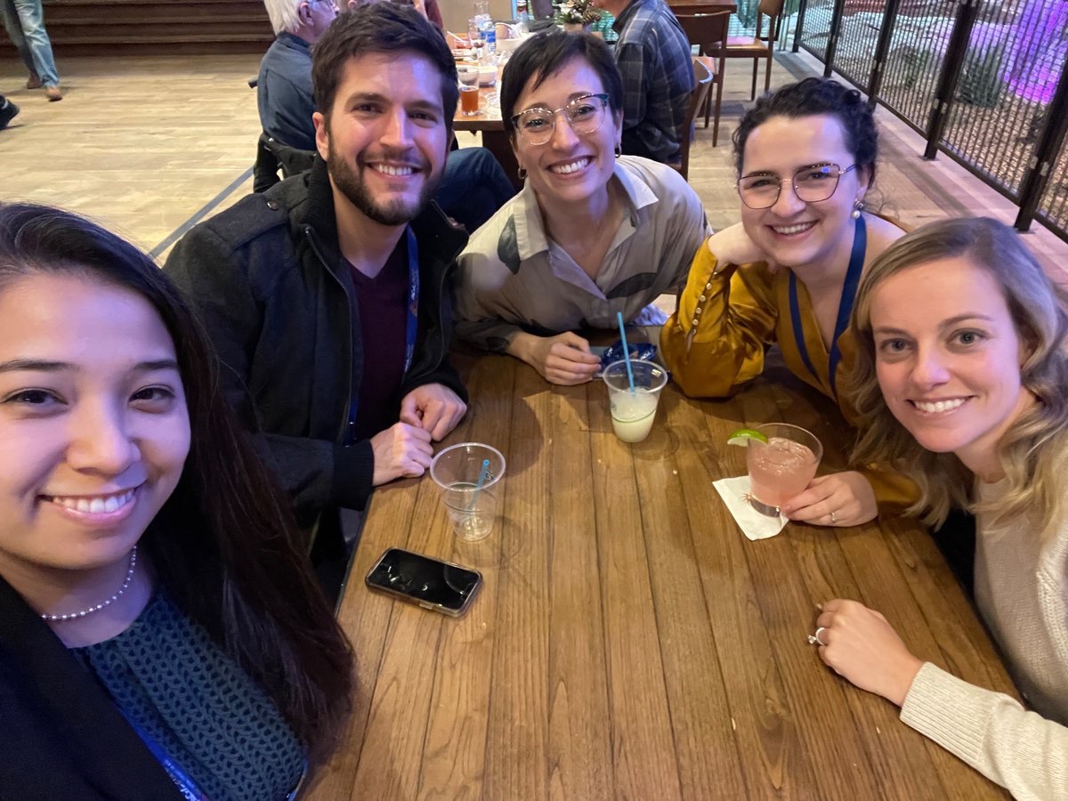 EmilyLinMD's tweet image. Equally important theme: daytime nerding out followed by nighttime hangouts with @AAGL @FMIGS1 @UTSW_ObGyn @NU_ObGynRes mentors, teachers, colleagues and friends 🥳 (2/2)