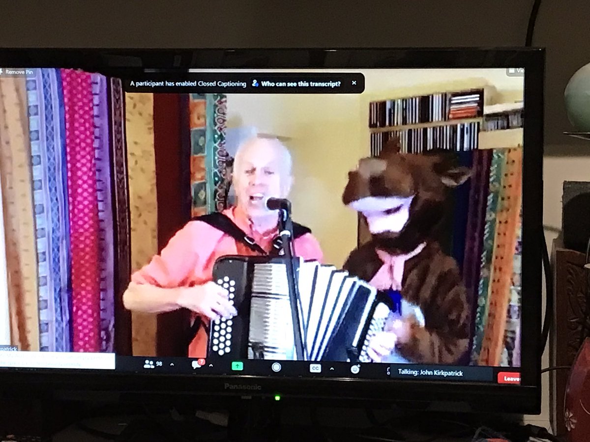 ssuemg's tweet photo. @LiveToYourLR And now he’s jogging along with his reindeer! 🤣🤣🤣👏🏼👏🏼👏🏼
#livemusic #folkmusic #JohnKirkpatrick via .@LiveToYourLR #greatfun 🥳 https://t.co/WAs6aaTA1n