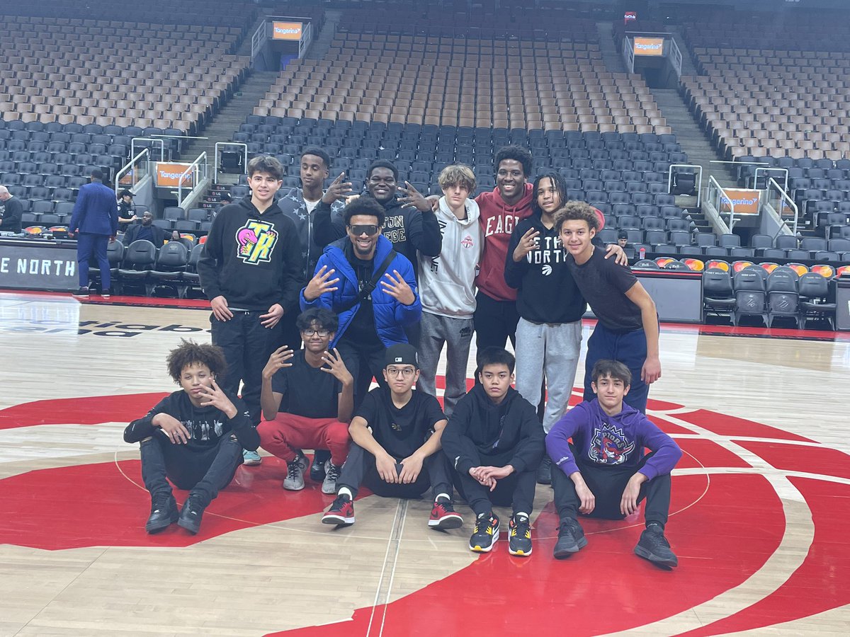 The Philip Pocock junior boys basketball team got to take in a 905 game at the Air Canada center where they did a shoot around on the Raptors practice court, got to go to centre court, and met Toronto Raptor Justin Champagnie.  It was a great team building experience!