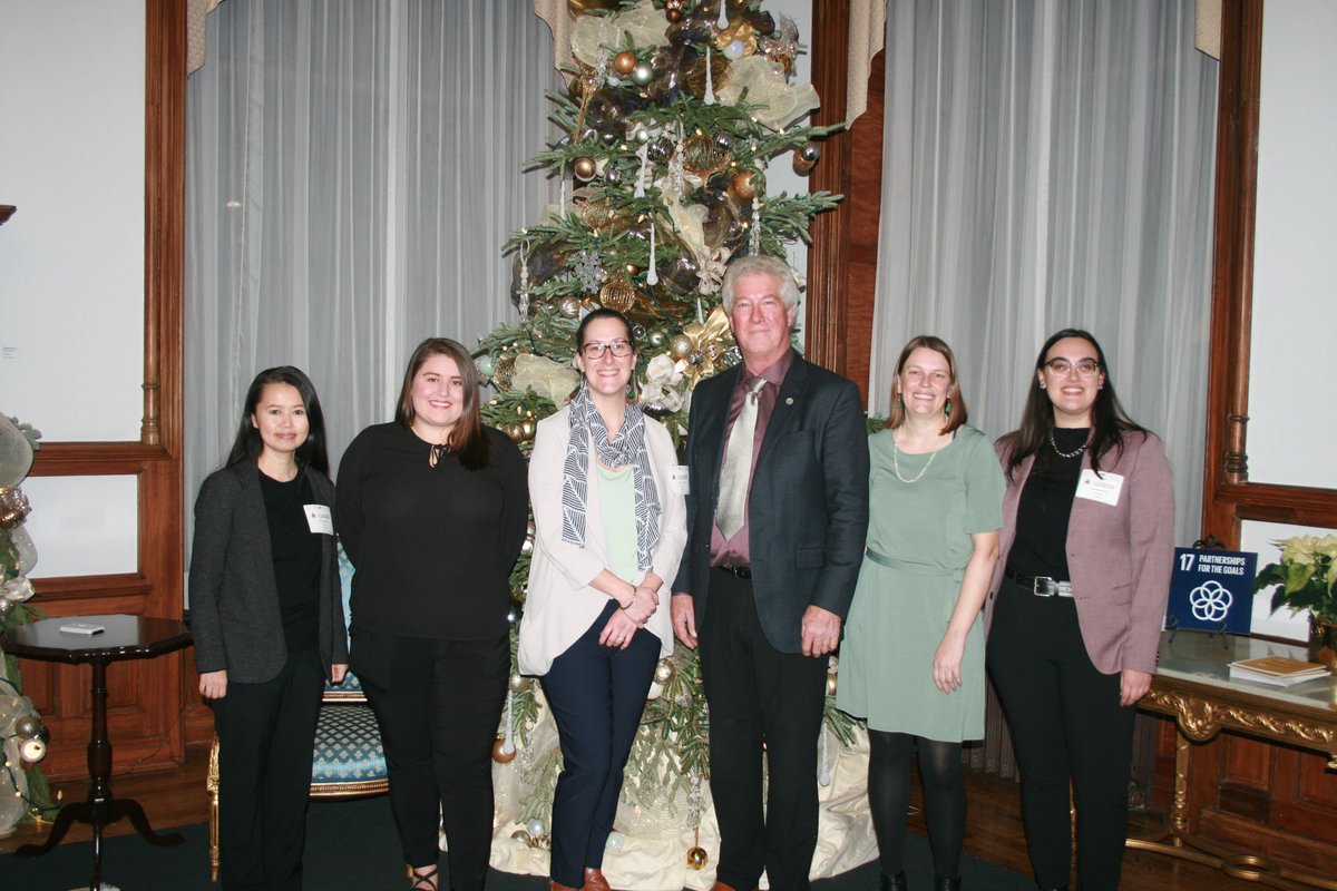 forestscanada's tweet photo. Thank you to the Honourable Elizabeth Dowdeswell (@LGLizDowdeswell) for celebrating our #TreeBee & #ONEnvirothon participants; we applaud these youths' pursuit of environmental knowledge. Also, thank you to Somerville Nurseries for their generous donation of the beautiful tree. https://t.co/51Wh0VSga5