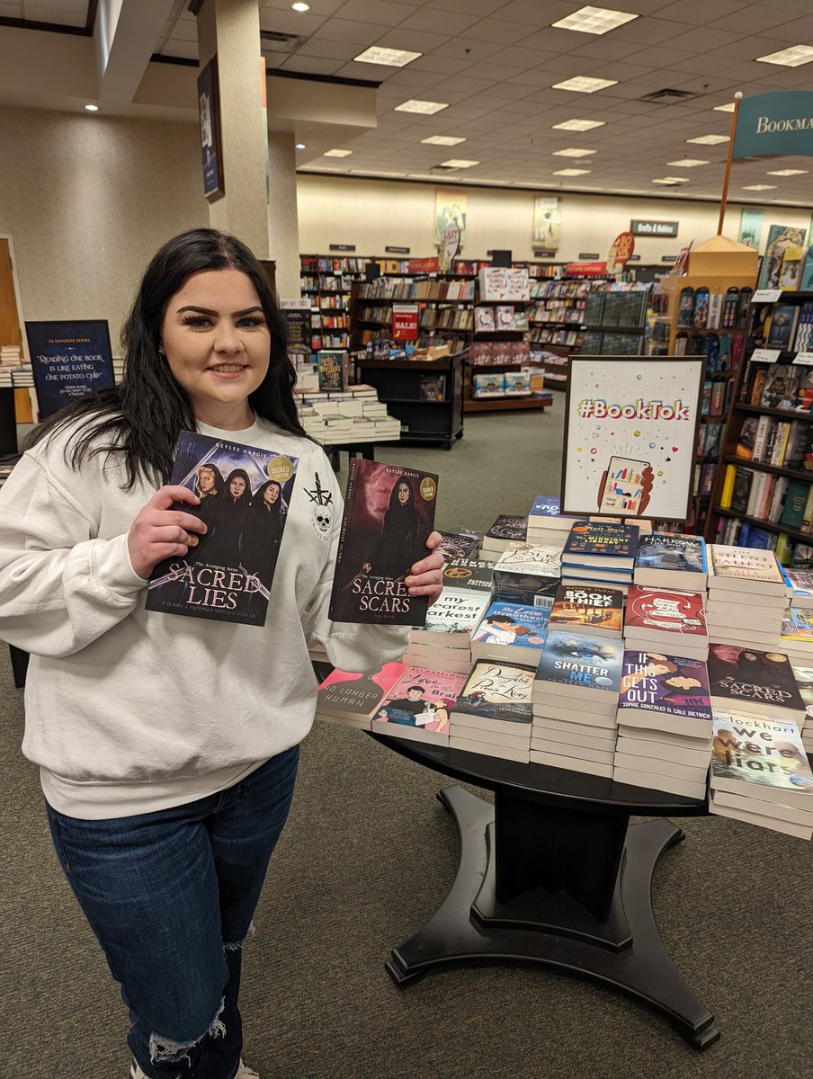B&N Bowling Green tweet media