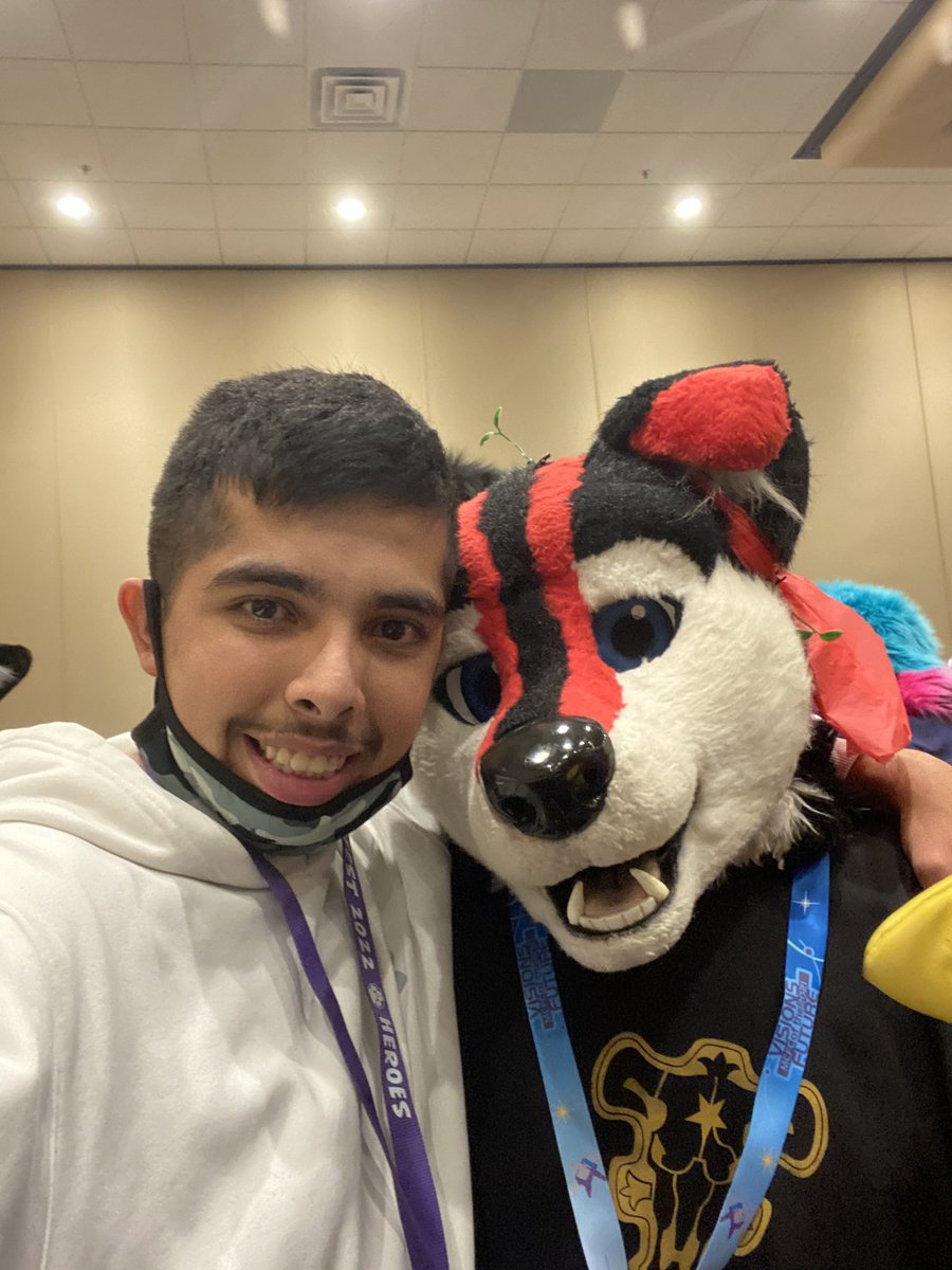 MavDaEASWolfo's tweet photo. Before and after with @RazzHusky. Luckily, I got the last laugh the next day #MFF2022 https://t.co/PsIMUQNbaA