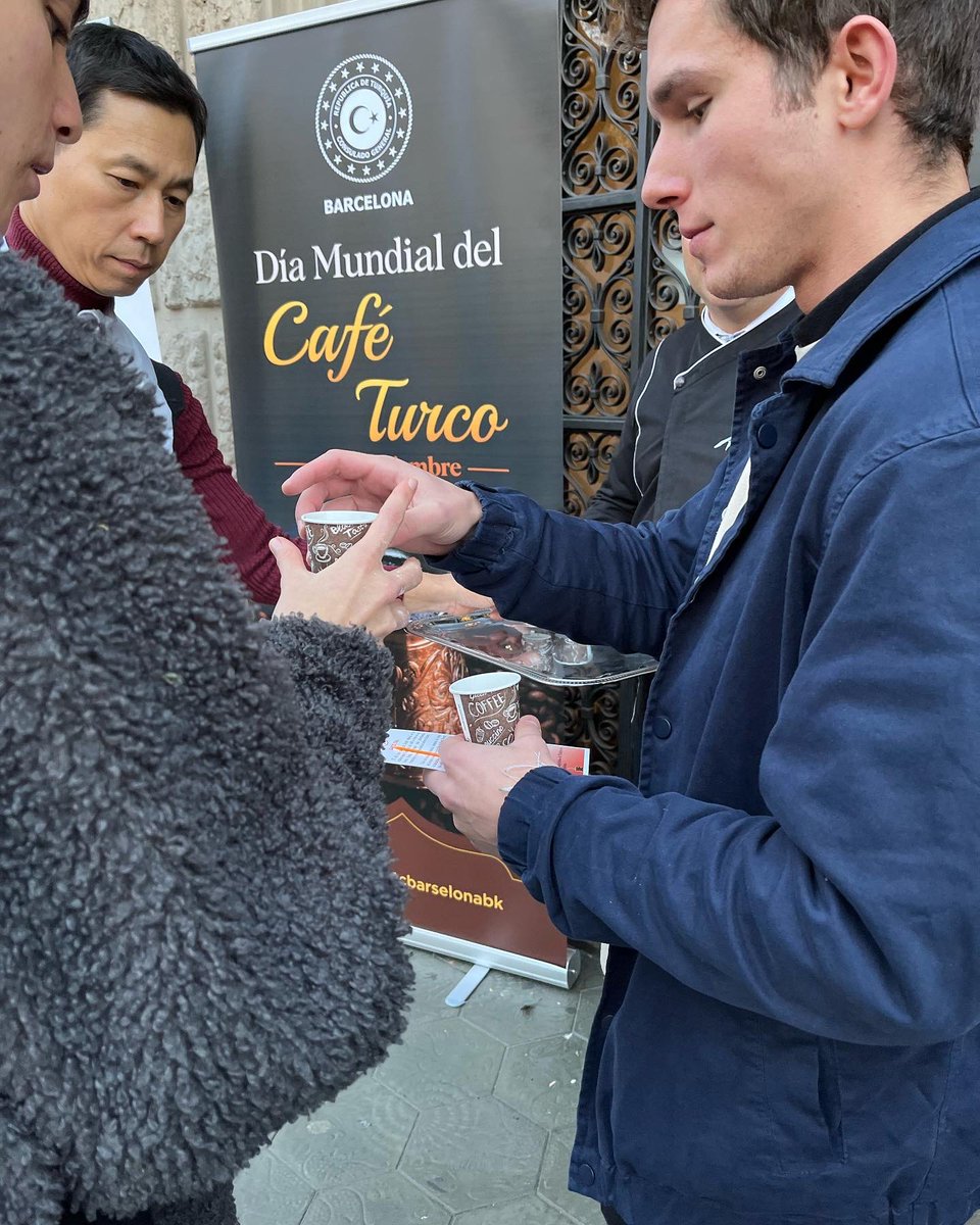 TC_BarcelonaBK's tweet photo. Con el motivo de 5 de Diciembre Día Mundial del Café Turco, ofrecimos café turco y delicias turcas durante todo el día en Paseo de Gracia, donde se encuentra nuestro Consulado General. 🇹🇷☕️☕️🇹🇷 #türkkahvesi #cafeturco https://t.co/l1brEGB3GD