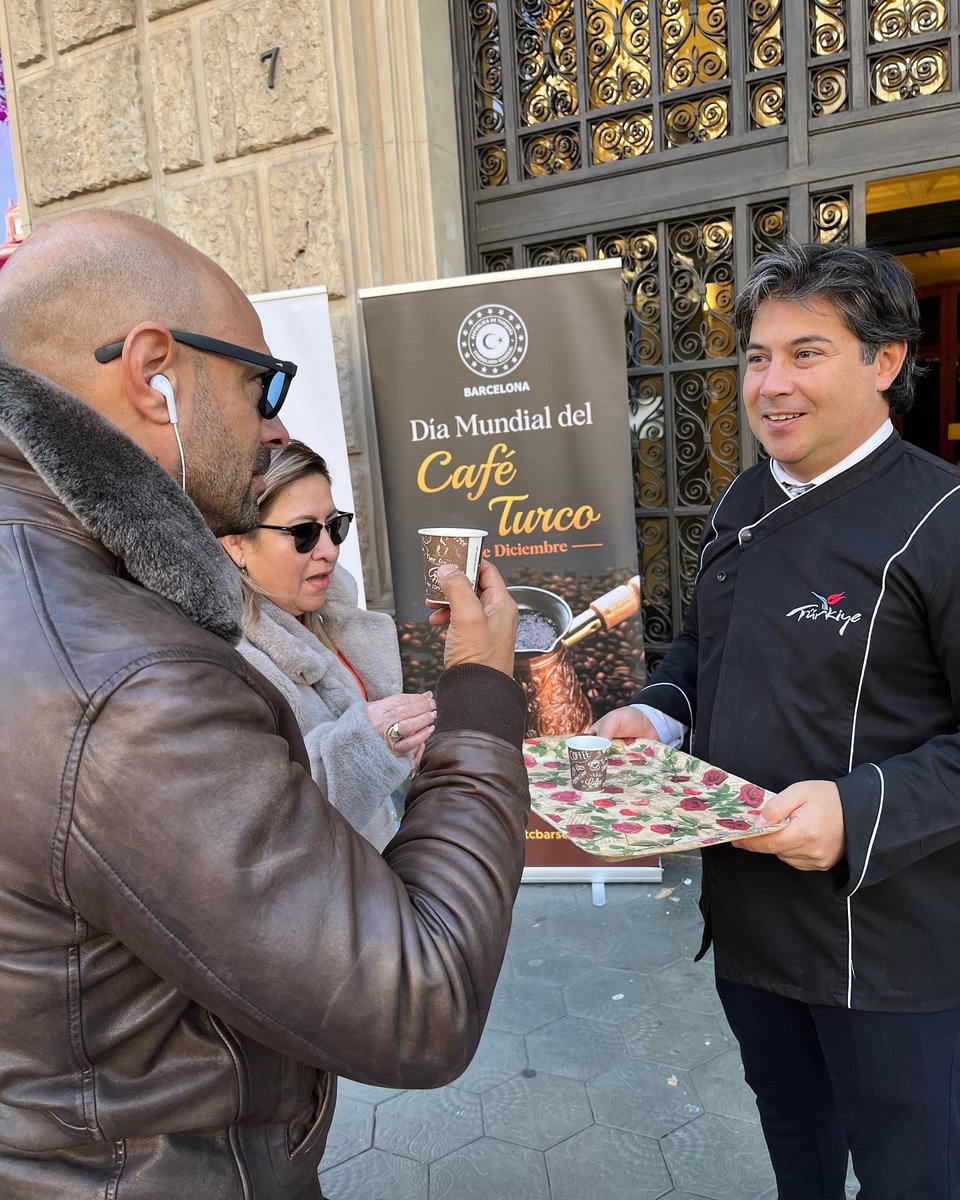 TC_BarcelonaBK's tweet photo. Con el motivo de 5 de Diciembre Día Mundial del Café Turco, ofrecimos café turco y delicias turcas durante todo el día en Paseo de Gracia, donde se encuentra nuestro Consulado General. 🇹🇷☕️☕️🇹🇷 #türkkahvesi #cafeturco https://t.co/l1brEGB3GD