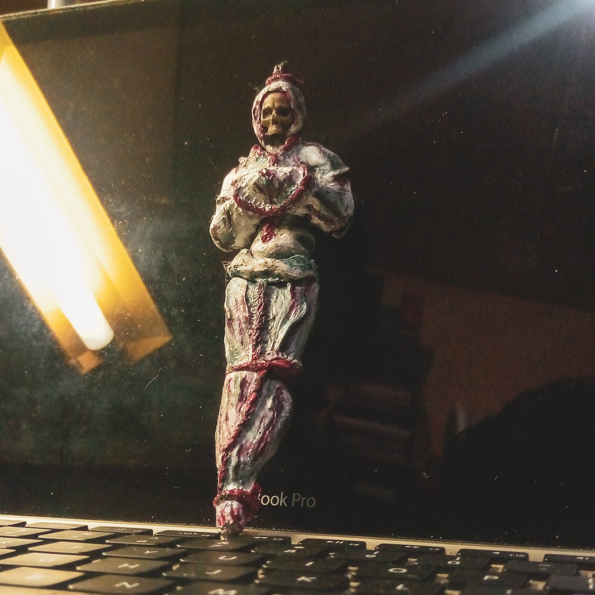 Luciferworks_'s tweet photo. Some Preview of Figsy 0001 :
POCONG

manual sculpt
with a height of about 15cm,
with a ratio of 1:12 scale
material : resin

#mainananak #pengabdisetan2 #alamgaib #gussamsudinjadab #gussamsudin #fotomainan #customfigure #customactionfigures  #toysphotography #toysphoto https://t.co/TSfFWcLv1u