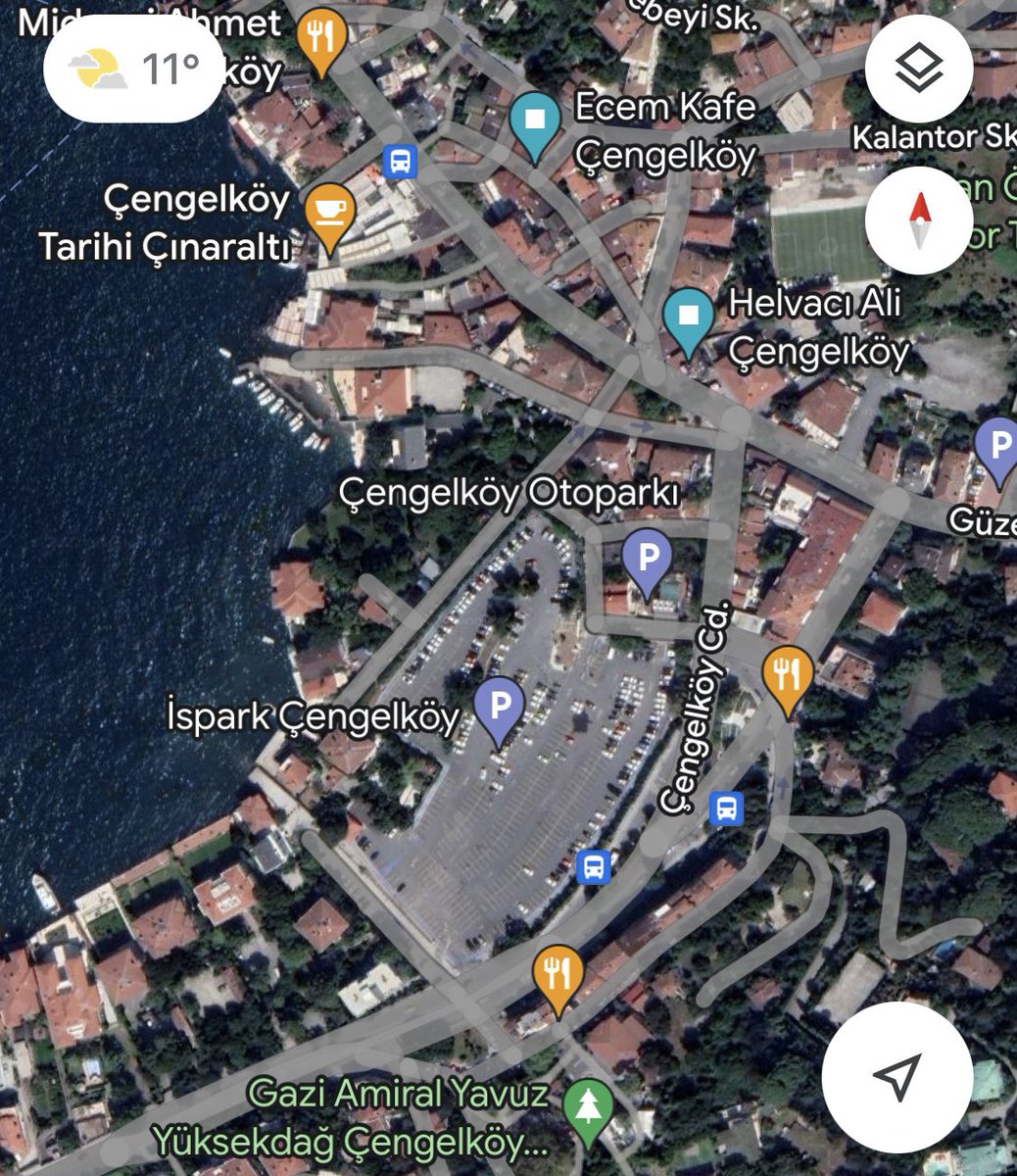 Burada geçen Çengelköy Açık Otoparkı İstanbul’un harcanmış büyük fırsatlarından biri. Boğaza nazır inanılmaz güzellikte bir park olabilecekken otopark olmasını tercih ediyoruz. Bakın bu dramdır.