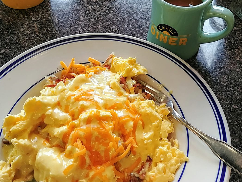 VisitIGH's tweet image. Festive breakfast fare, holiday beverages, and edible gifts—this holiday season, enjoy delicious eats in Inver Grove Heights and find tasty treats for everyone on your gift list.  #HolidaysintheHeights #EatIGH #VisitIGH 

visitigh.com/holiday-eats-t…