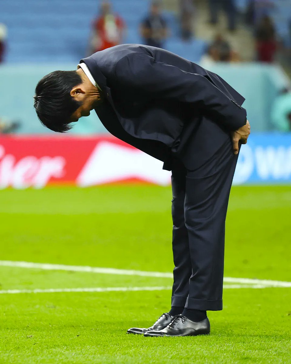 sportbible's tweet photo. The Japan manager bowed to their fans after his side got knocked out of the World Cup 🇯🇵

Respect 🙏 https://t.co/CuvtmQiOG1
