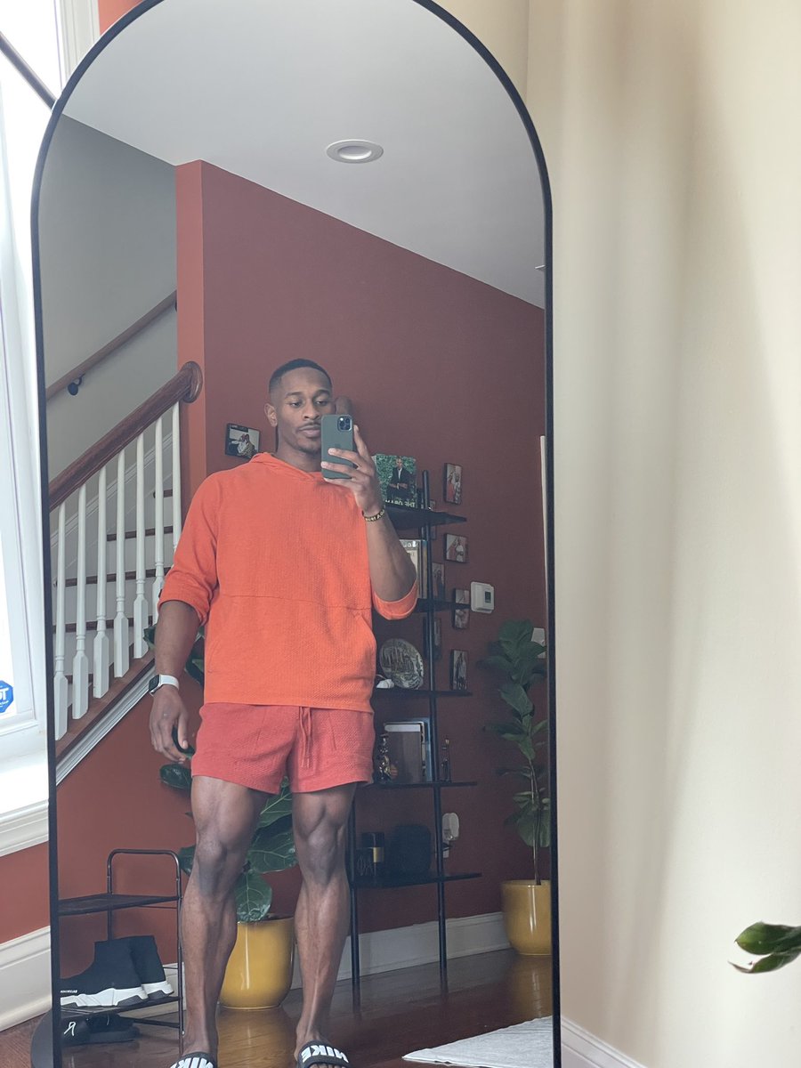 qtwjr_'s tweet image. The WFH Mirror pics 😋 #Techbae