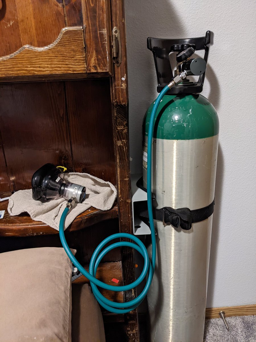 LouisaDAngelo1's tweet photo. My whole setup is finally here! An O2 concentrator and high flow regulators mean a chance at sanity. #clusterheadaches
#NeuroTwitter #sunct https://t.co/y1MAsRLuWZ