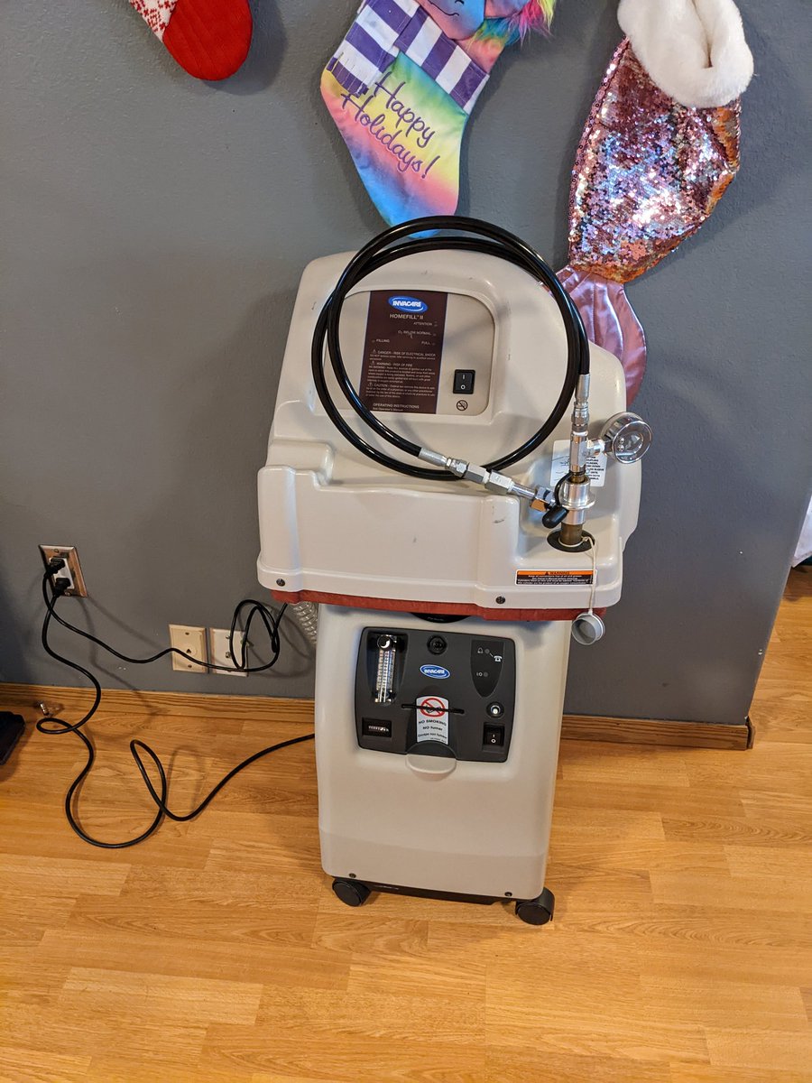 LouisaDAngelo1's tweet photo. My whole setup is finally here! An O2 concentrator and high flow regulators mean a chance at sanity. #clusterheadaches
#NeuroTwitter #sunct https://t.co/y1MAsRLuWZ