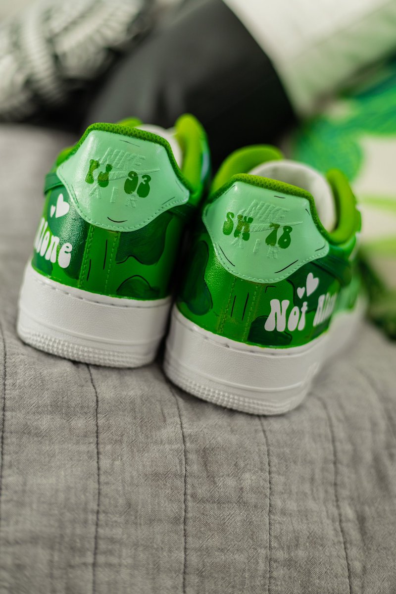 jada_theblock's tweet photo. My Cause My Cleat supporting @samaritans for New England Patriots Equipment Manager @stickequips ♻️
#mycausemycleats #mycleatmycause #customshoes #customsneakers #samaritanshope #samaritanscharity #samaritans #suicideawarness https://t.co/ITs3OX0V8n