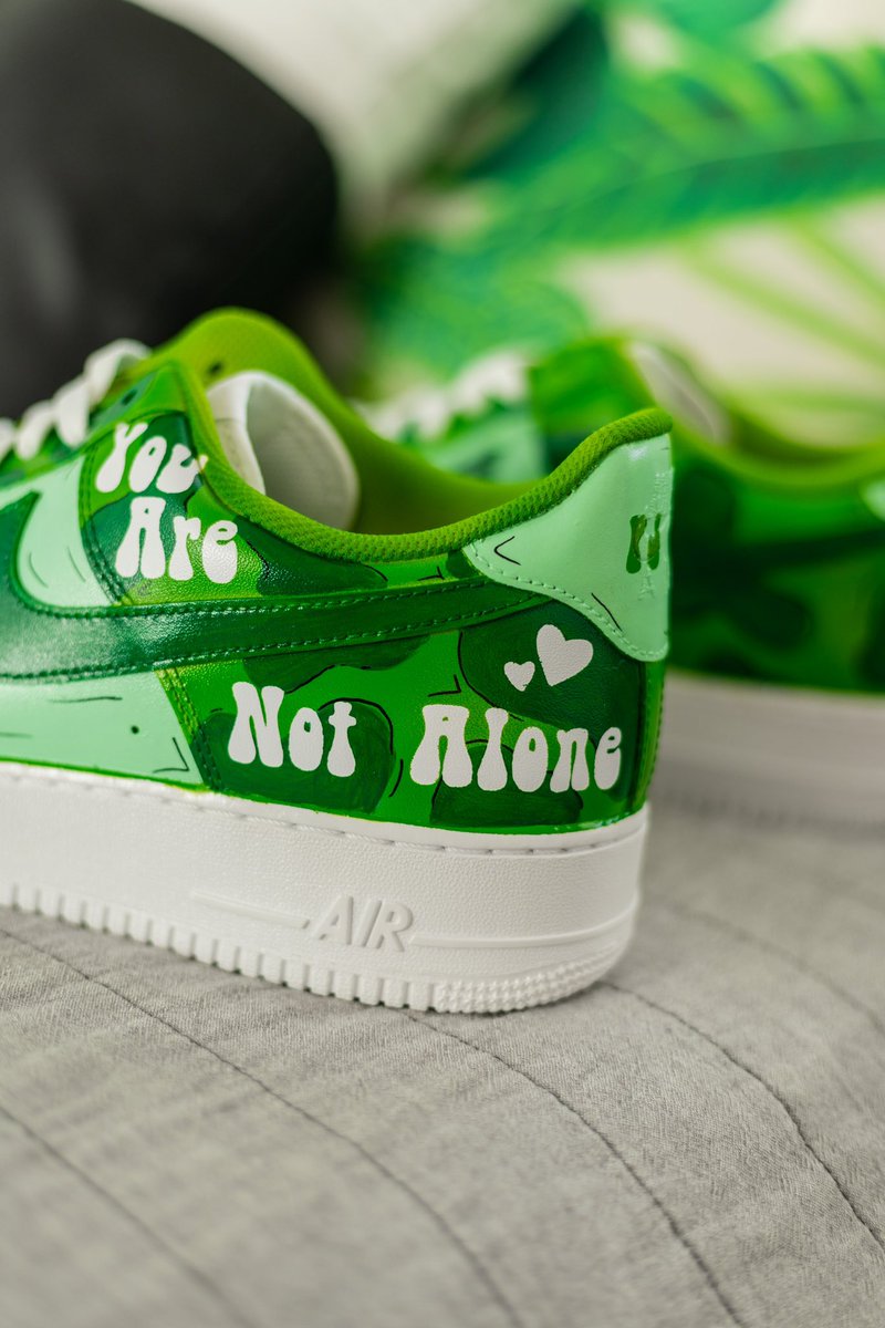 jada_theblock's tweet photo. My Cause My Cleat supporting @samaritans for New England Patriots Equipment Manager @stickequips ♻️
#mycausemycleats #mycleatmycause #customshoes #customsneakers #samaritanshope #samaritanscharity #samaritans #suicideawarness https://t.co/ITs3OX0V8n