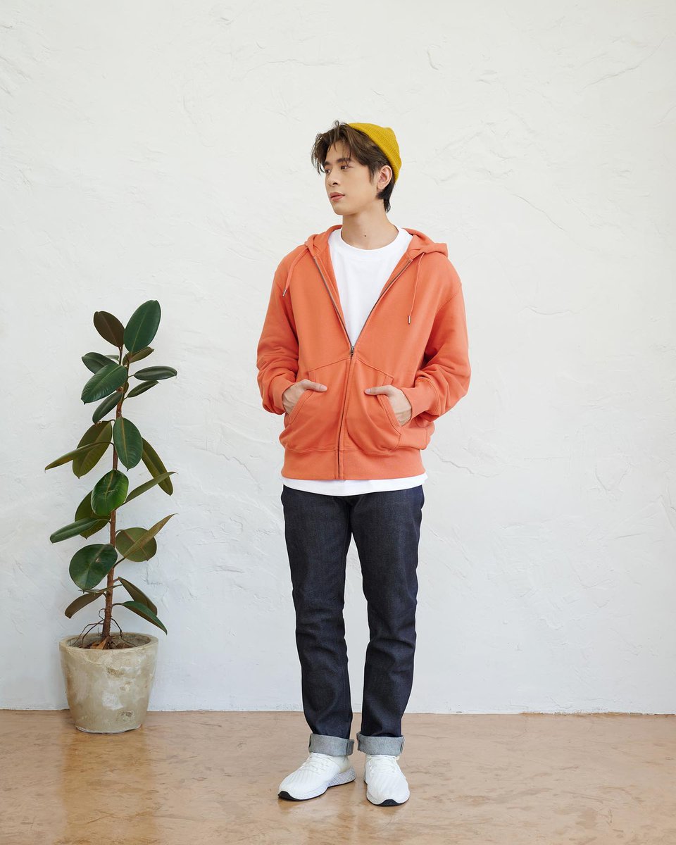 sivk_'s tweet photo. กร���๊ดดดด ปอร์เช่ลุคสดใส หล่อมากๆ ขอบคุณ @UniqloThailand ค่ะะะ ㅠㅠ​ㅠㅠ

#XXSIVK https://t.co/f9CkUqHEIV