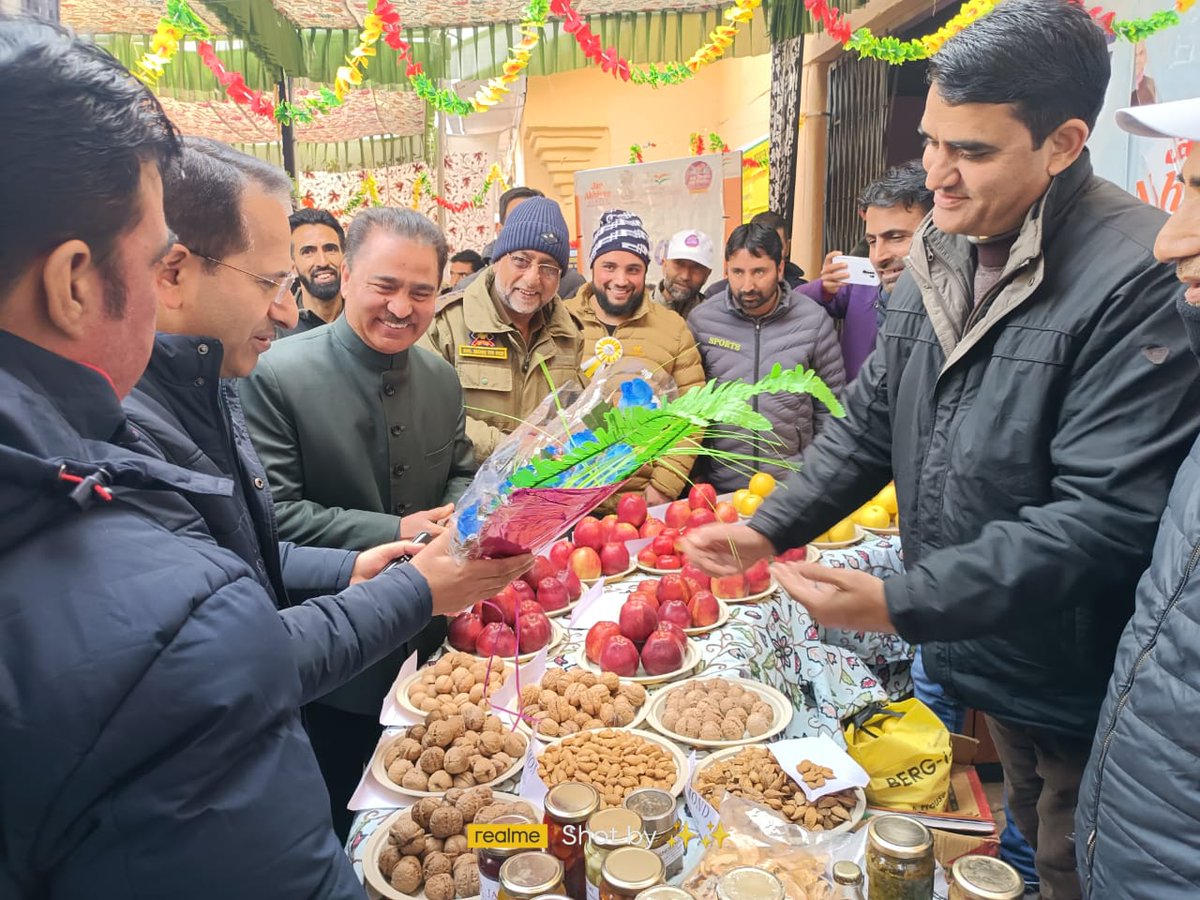 BudgamH's tweet photo. #MTMP2 
1/4 Visiting Officer, G.R Mir (KAS)-Director Horticulture Kashmir during day long programme at Municipal Committee Khansahib Budgam
@OfficeOfLGJandK @DC_Budgam @HortiKashmir @dicbudgam @SyeedF22 @AgriBudgam @SheepBudgam @ADF_Budgam @ChiefBudgam @dic_budgam https://t.co/bkB3c3oDmB