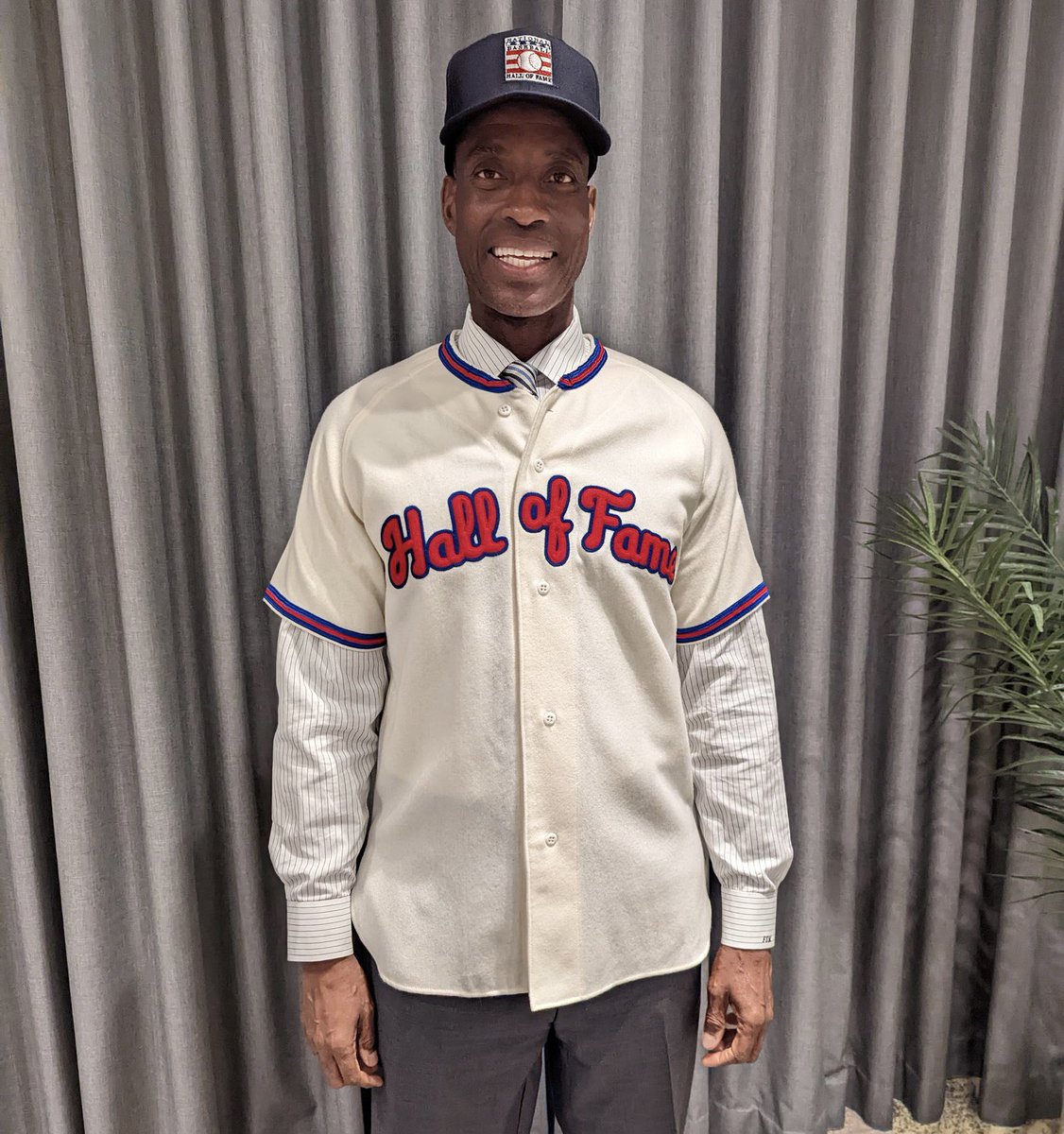 BlueJays's tweet photo. Hall of Famer: Fred McGriff 🏆 

📸 @baseballhall https://t.co/ke9sGwYMcv