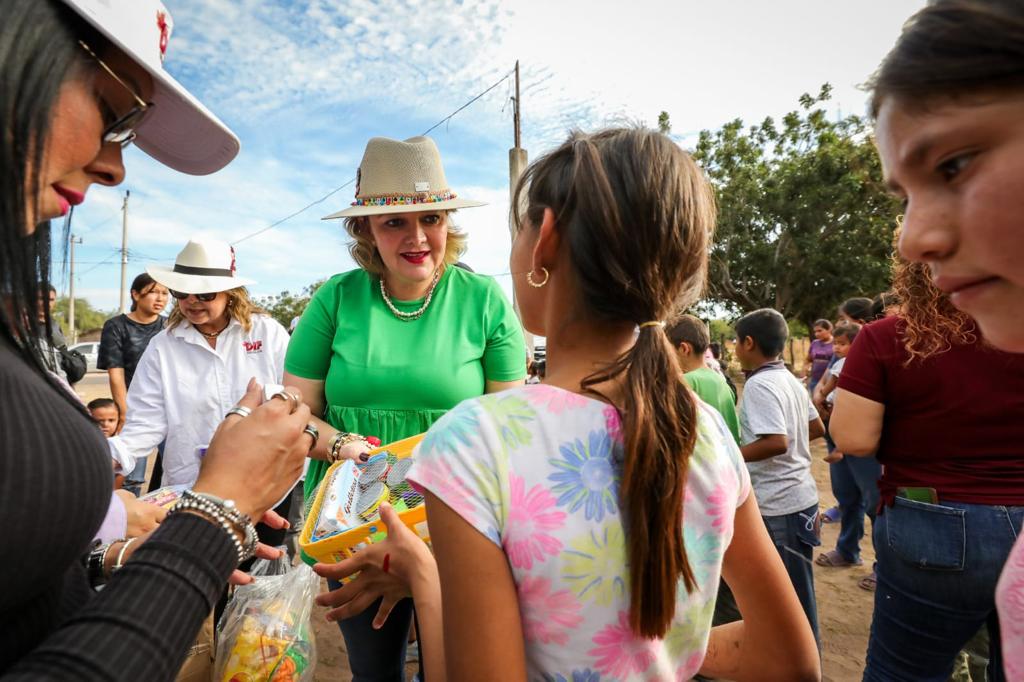 EneydaRocha's tweet photo. En el municipio de Sinaloa, llegamos a Estación Naranjo, Playita de Casillas, La Plata y Los Tastes.
#gobiernoconsentidosocial #CaravanaNavideña #TransformandoSinaloa https://t.co/2V1wnc12Oe