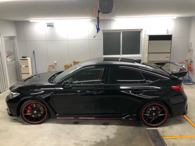 MINTO_2009's tweet photo. #FL5
#タイプR
#コーティング
昨日、ECOキーパーを施工して頂きました。
��車場が半屋外(屋根はありますが必ず濡れる)なので、雨が降ってもシミにはなり辛いと聞きましてこのコーティングに決定しました。
「施工後、１カ月間は洗車を控えて下さい」との事でしたが、年末の洗車はどうしましょう・・・ https://t.co/bTHwmtSLOa