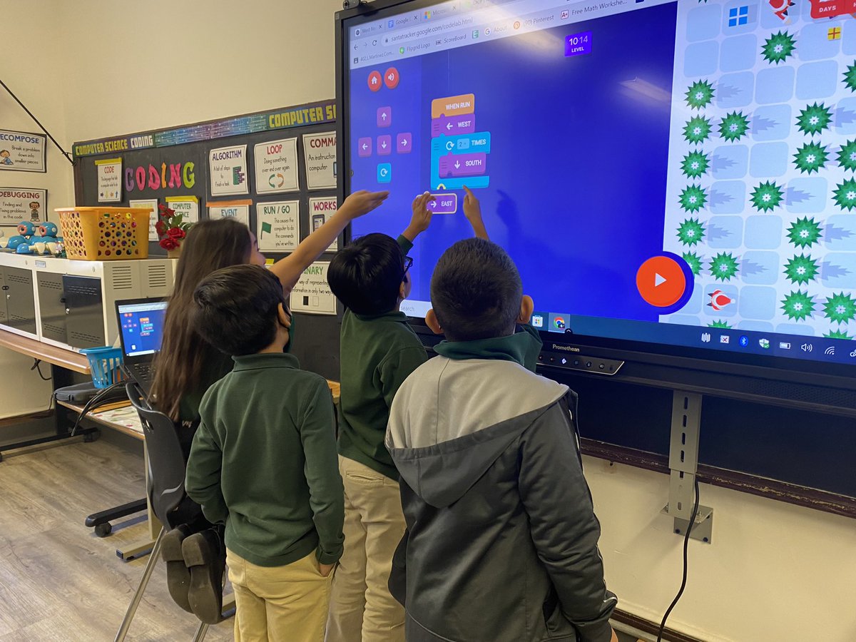 lisettmartinez7's tweet image. 2nd grade working together to solve challenges #googlesantatracker #CompSciNJ