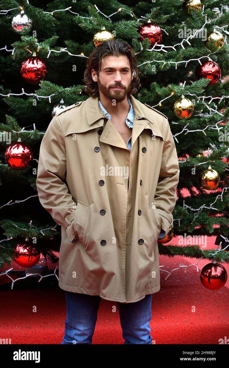 4EverNMyEyes's tweet photo. Only your true soul mate can endure hours of Christmas shopping without complaining, nor even once. @AaronHayesRp is my #ForeverGuy #MCM https://t.co/nOLxyt132j