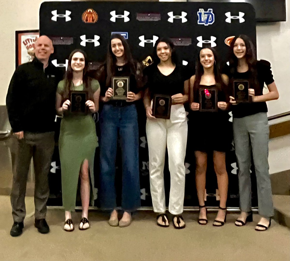 CoronaDelSolVB's tweet photo. Introducing our 5 members of the Tempe All-City Team! Huge Congratulations to these 5 amazing athletes and better people! #AztecVball #AztecProud https://t.co/VG12ROOzpc