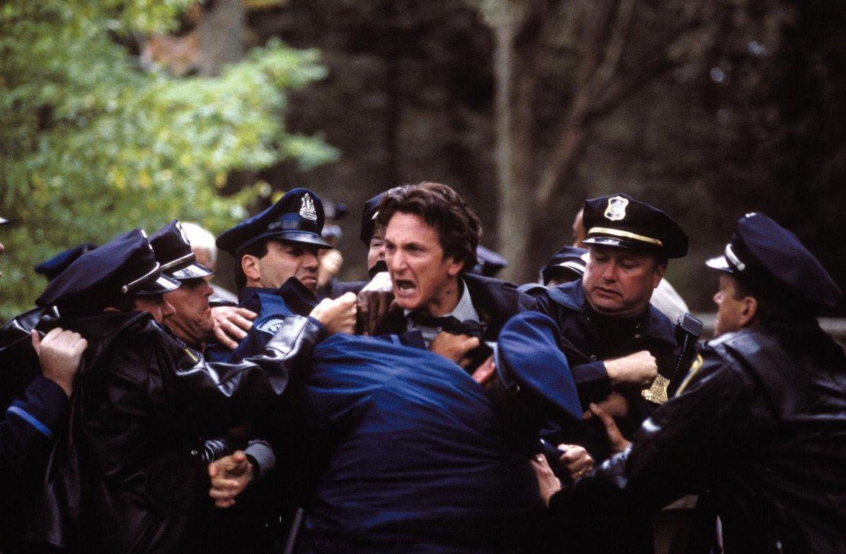 اسم الفلم : Mystic River

القصه : يلتقي ثلاثة أصدقاء بعد مقتل ابنة احدهم  ، فيكون احدهم ضابط يحقق في الجريمه وتسيطر فكرة الانتقام على والدها بينما تشير اصبع الاتهام لصديقهم الثالث فمن القاتل الحقيقي ؟ 

لمحبين النهايات الصادمه جداً 🔥💪🏻

#احمد_النواف_الصباح #امطار_الكويت