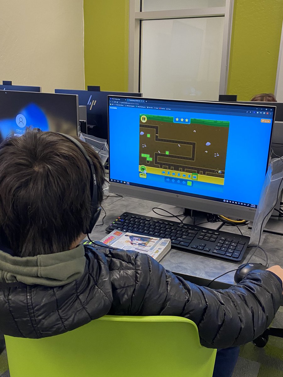 RobyCardinal's tweet photo. What’s fun about #HourOfCode you ask? Getting to choose how you code! @JeffersonGIPS #WeareGIPS https://t.co/YOdkthaMcF