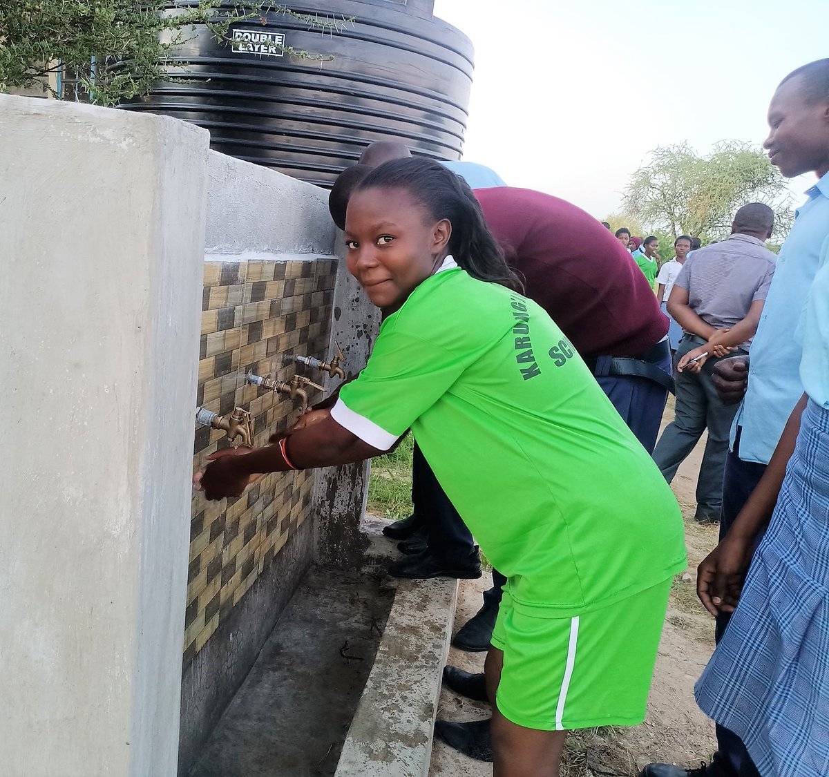 lifewatercanada's tweet photo. Today marks the start of #handwashingweek! 🤲️Clean hands prevent sickness, but what if you lived in a part of the world where water was scarce &amp; washing your hands often wasn't possible? This is the challenge faced by many, but you can #giveahandup here: https://t.co/d9GcZ3Szdm https://t.co/LjsLndi2Kz