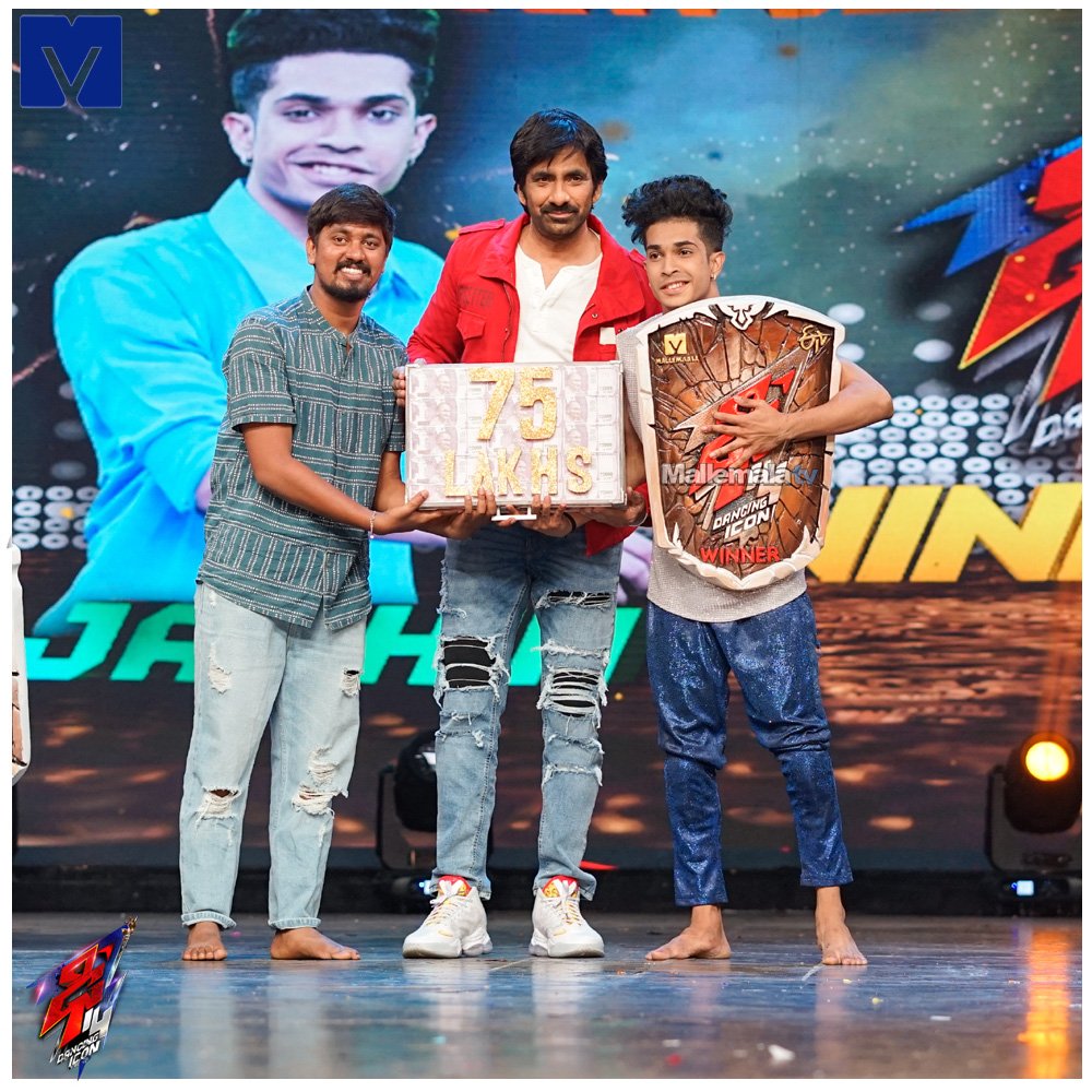 PradeepMachiFc_'s tweet photo. Congratulations to #Jathin and #RamMaster For winning #Dhee14DancingIcon Title. https://t.co/d90qjRmccZ