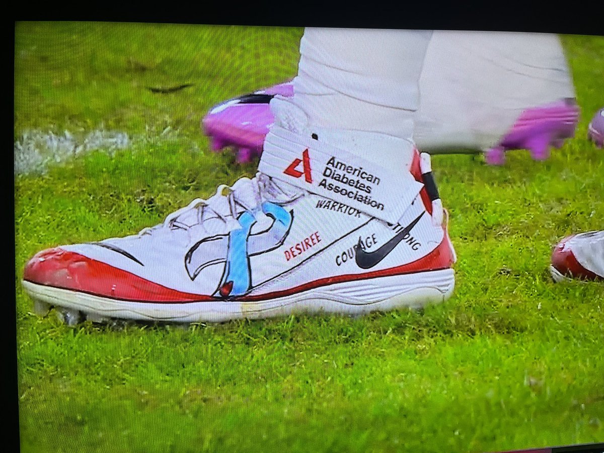 rmaloneyeditor's tweet photo. Not sure whose cleats these are, but he is now one of my favorite players … @JDRF @JDRFSoCOhio … #cleatsforacause … https://t.co/MNMy3A6seZ
